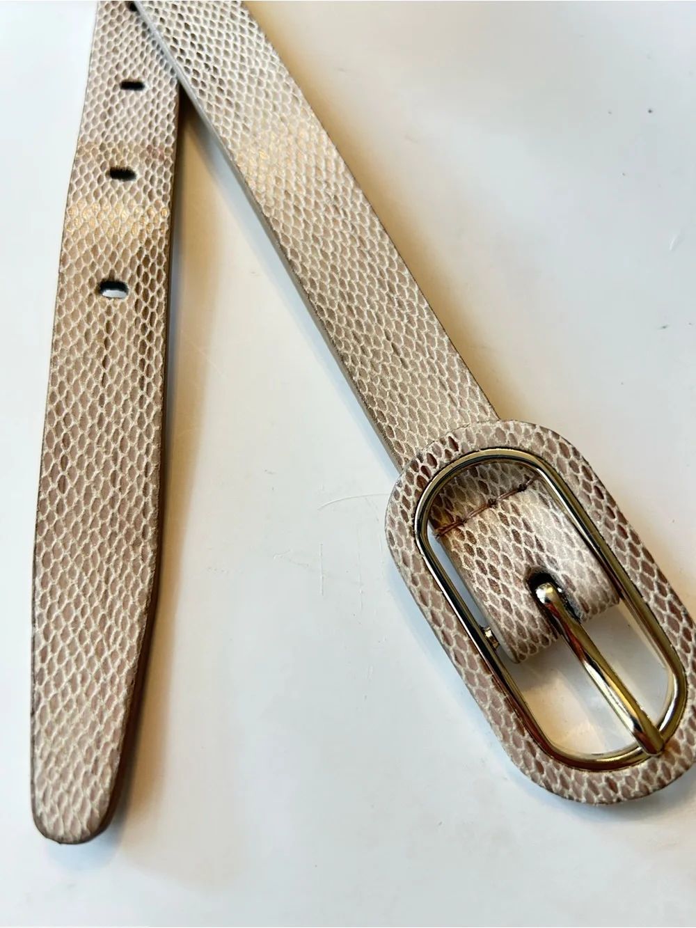 Chico’s thin beige lizard grain, genuine leather belt M